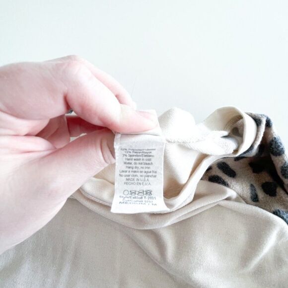 Small Boutique // Leopard balloon sleeve top // Size Medium - Picture 6 of 7